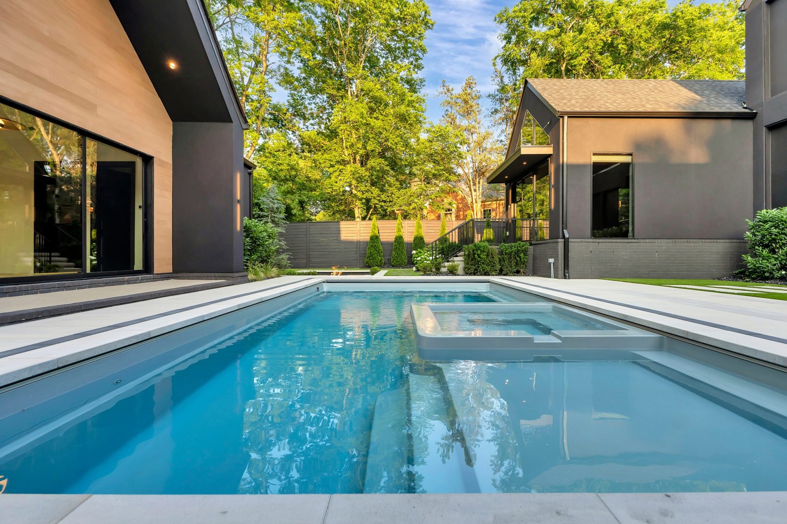 gunite-vs-fiberglass-pools-nashville-denali