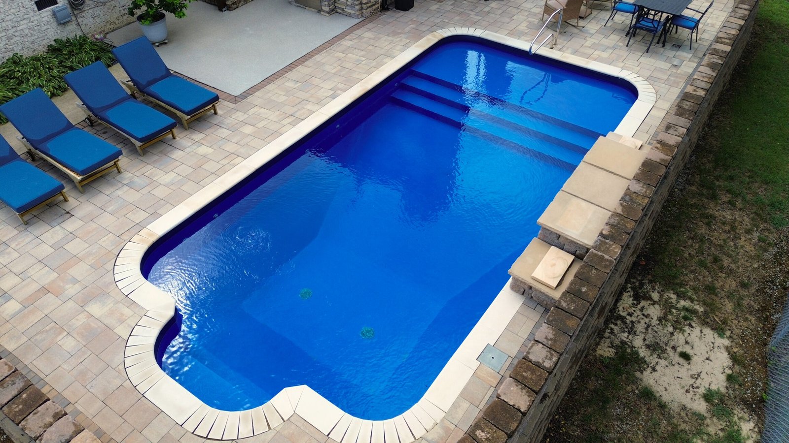 Modern inground pool design by Denali Pools in Franklin, Tennessee