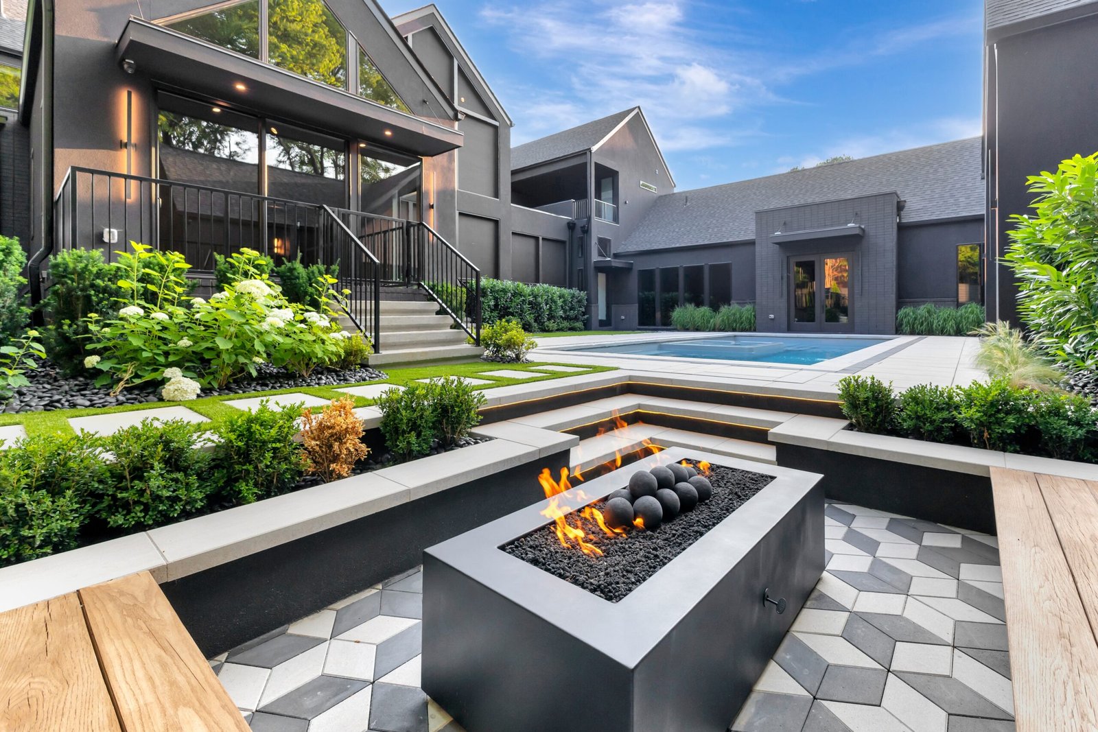 Luxury ambient lighting in Nashville backyard.