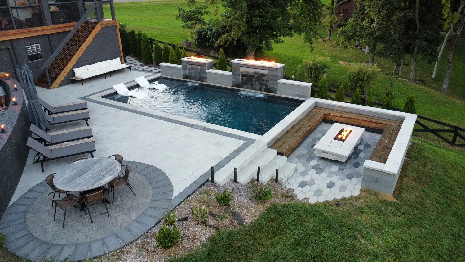 Pool with integrated water feature in Nashville