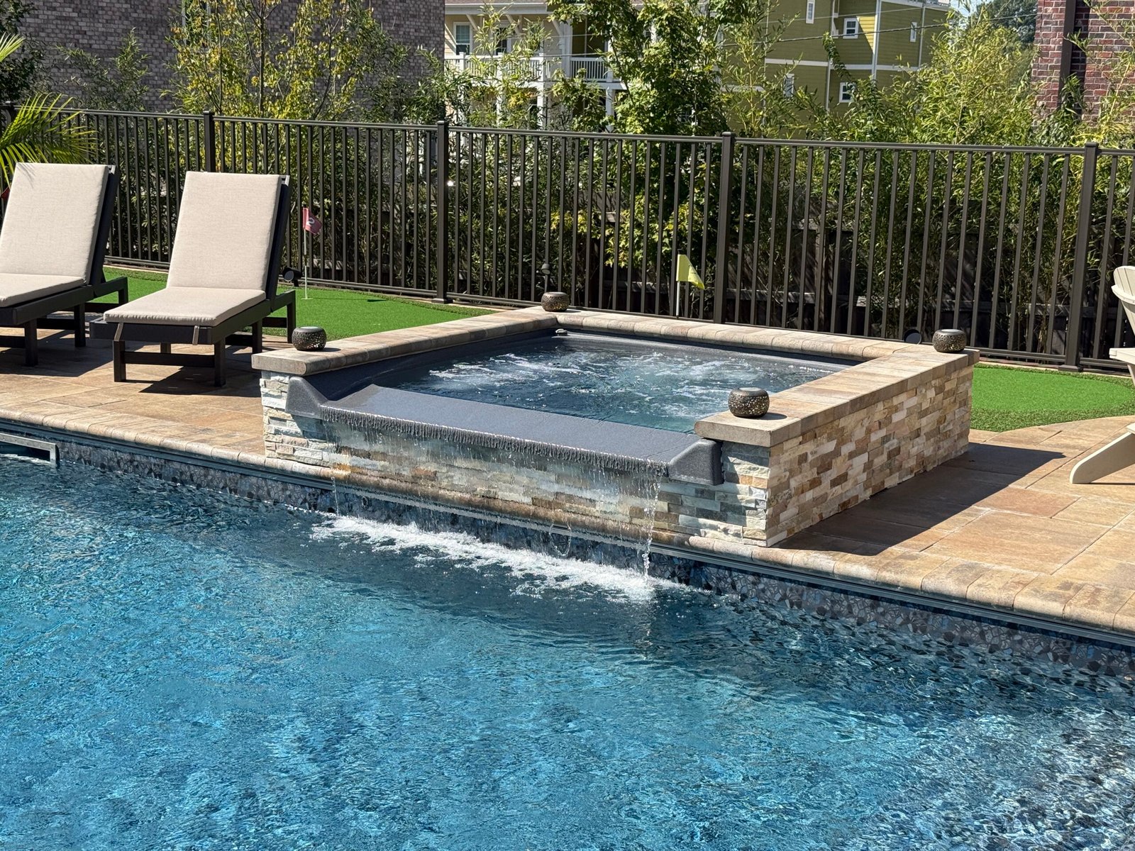 Luxury spillover spa in Nashville backyard by Denali Pools & Outdoors