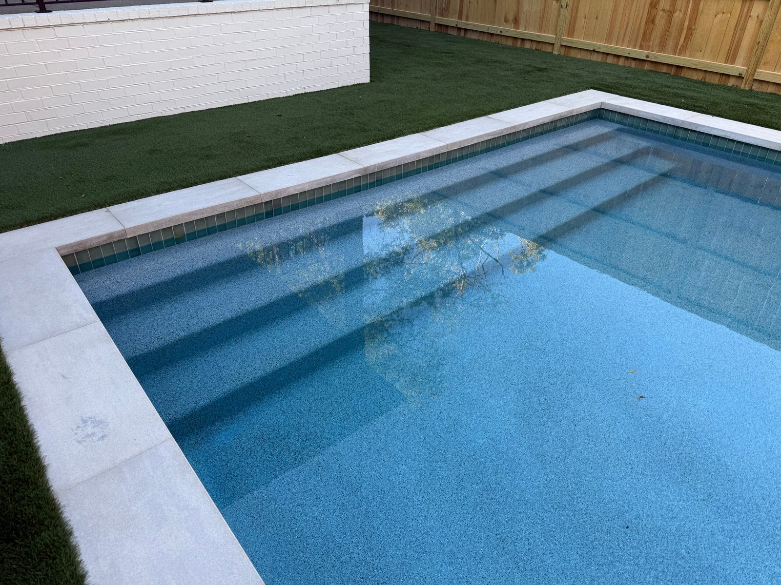 Gunite pool builder in Nashville creating custom luxury backyard pools